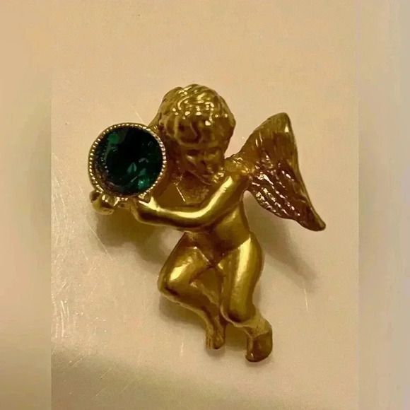 AVON Angel With Greenn Faux Jewel Lapel Pin Gold Color Metal - Picture 2 of 4